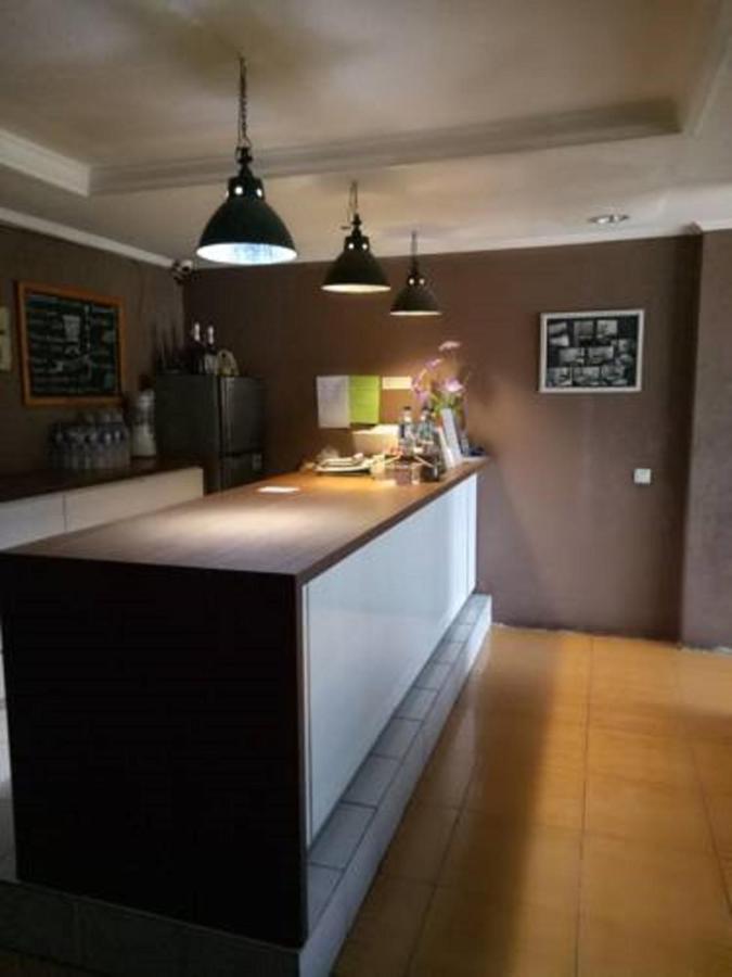 Venice Guest House Redpartner Jakarta Buitenkant foto