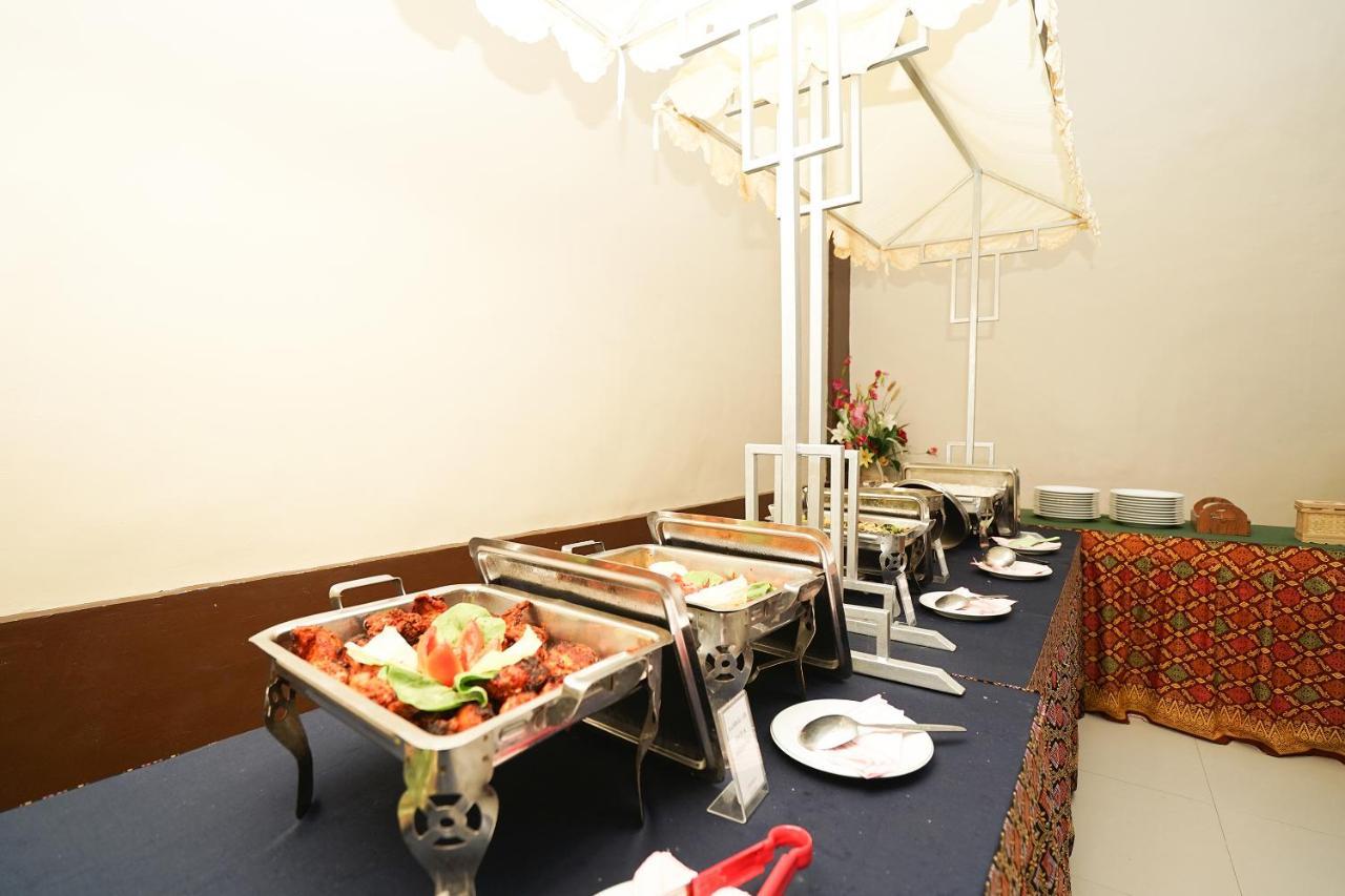 Venice Guest House Redpartner Jakarta Buitenkant foto